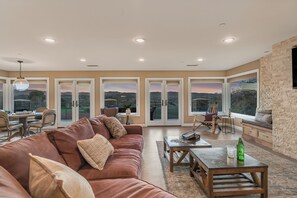 Living area - Sleeps 18, 2 Homes | Vineyard Estate + Pool + Hot Tub | Minutes to Templeton (Templeton)