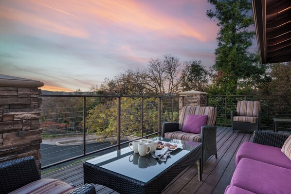 Terrace/patio - Sleeps 18, 2 Homes | Vineyard Estate + Pool + Hot Tub | Minutes to Templeton (Templeton)