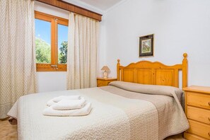 3 bedrooms, iron/ironing board, WiFi, bed sheets - Holiday Home "Yesero" with Mountain View, Pool, Wi-Fi & Garden (Illes Balears)