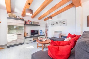Ping pong - Holiday Home "Yesero" with Mountain View, Pool, Wi-Fi & Garden (Illes Balears)