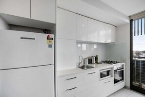 Private kitchen - Homey Comfort at Victoria Market! 2 Bedrooms | 1 Bathroom (Carlton)