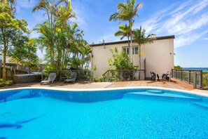 Outdoor pool - Captivating ocean views - Eagles Retreat  (Noosa)