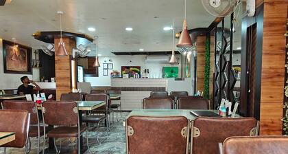 Oasis Hotel and Restaurant