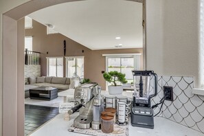 Interior - Big Yard & Patio! Modern Home Near Vegas Strip (Las Vegas)