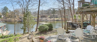 Tranquil Family Retreat w/ Views on Lake Desoto