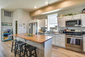 Private kitchen - Fish, Hike & More! Quiet Escape at 'Kelly's House' (Richland)