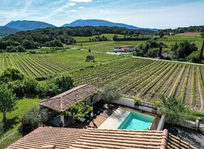 Outdoor pool - Provencal villa Sainte Colombe, swimming pool, view of Mont Ventoux (Faucon)