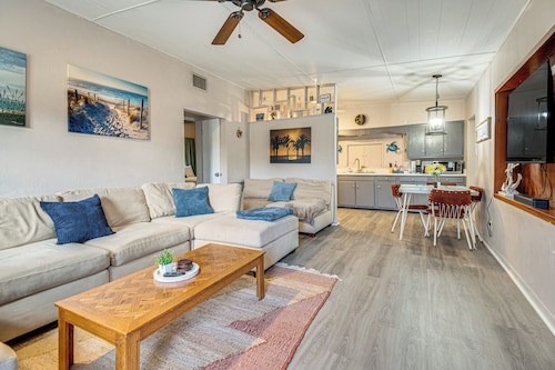 Peaceful Home Near Cape Canaveral & River!