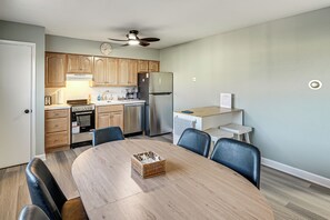 Dining - 2 Blocks to Beach & Boardwalk: Ocean City Condo (Ocean City)
