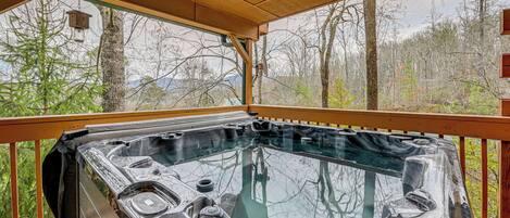 Outdoor spa tub