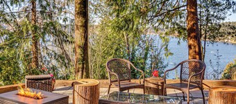 Walk to Beach! Scenic 'Wine Studio' in Gig Harbor