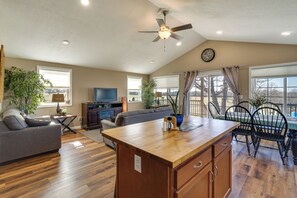 TV, fireplace, books - Fish, Play & Explore! Family Gem in Rural Richland (Richland)