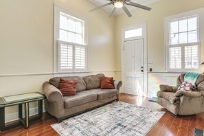 TV - Walk to River & NOLA Ferry: Algiers Point Home (New Orleans)