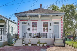 Exterior - Walk to River & NOLA Ferry: Algiers Point Home (New Orleans)