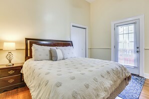 Internet, bed sheets - Walk to River & NOLA Ferry: Algiers Point Home (New Orleans)