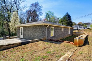 Exterior - Bring Your Pets! Getaway 1 Mi to Uptown Lexington (Lexington)