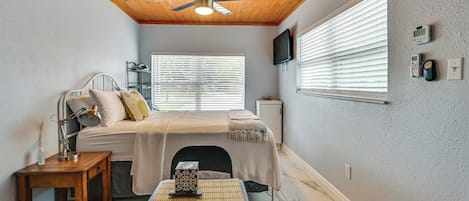 1 habitación, tabla de planchar con plancha, internet y ropa de cama