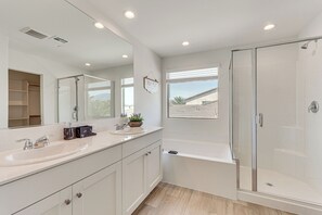 Hair dryer, towels - 4 Mi to Empire Polo Club: Getaway w/ Outdoor Oasis (Coachella)