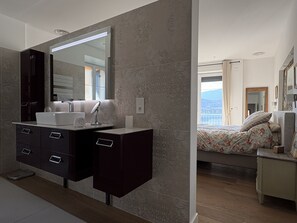 3 bedrooms, iron/ironing board, free WiFi, bed sheets - Venez Chez Vous Les Pignons sur le Lac (Talloires)