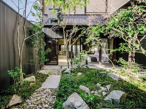 Garden - Ruikou Machiya House (Kyoto)