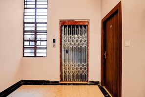 Interior - Collection O Shobhabazar Metro (Kolkata)