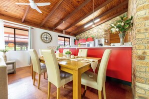 Dining - Central Loganholme 6BR Home Big Yard | Walk To All (Loganholme)