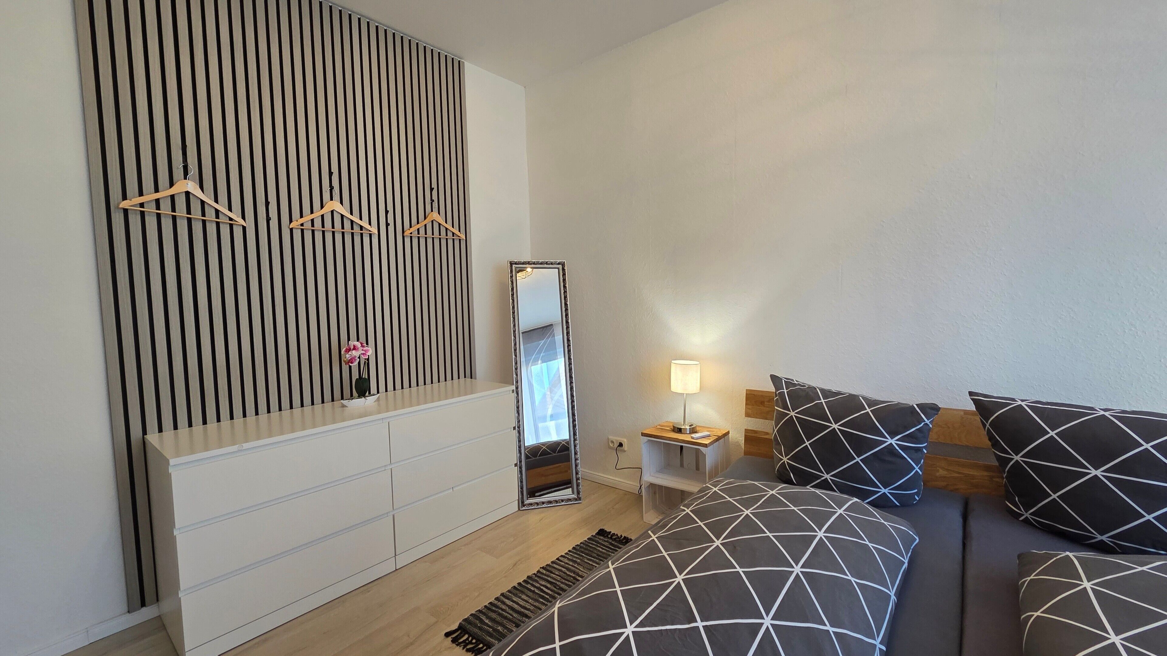 1 slaapkamer, een strijkplank/strijkijzer, wifi, beddengoed