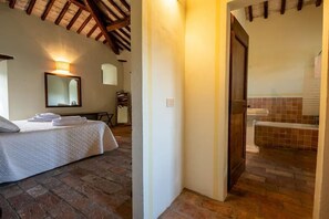 Room - Castello Valenzino  (Umbria)