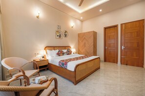 Deluxe Apartment - Alaya stay Dochi 4BHK apt with Hill View (Kasauli)