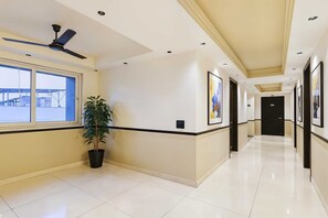 المنشأة من الداخل