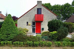 Exterior - Retreat with Enclosed Garden (Ewijk)