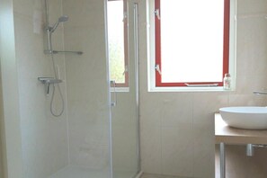 Shower - Retreat with Enclosed Garden (Ewijk)