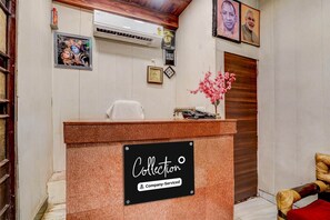 Lobby - Collection O Tajganj West Gate (Agra)
