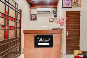 Lobby - Collection O Tajganj West Gate (Agra)