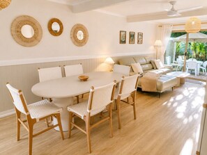 Interior - Costal Style - Private Villa - Noosa Riverside (Noosaville)