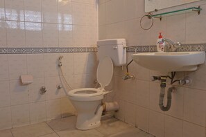 Bathroom - THE BROWN WOOD MANOR (Bhopal)