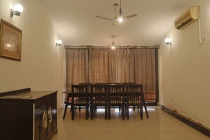 Dining - THE BROWN WOOD MANOR (Bhopal)