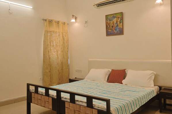 Room - THE BROWN WOOD MANOR (Bhopal)