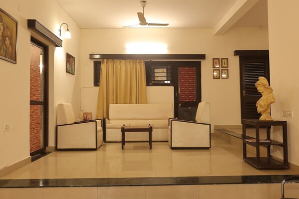 Interior - THE BROWN WOOD MANOR (Bhopal)