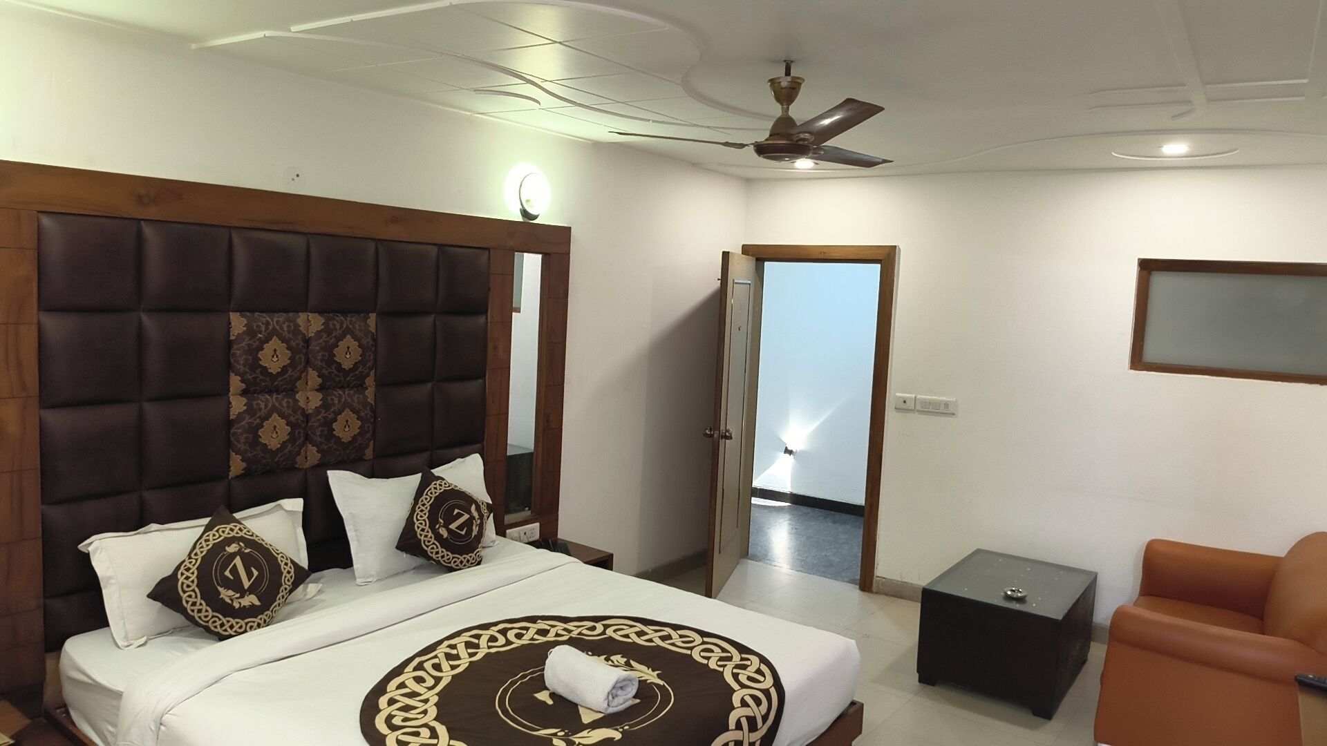 Doppelzimmer, 1 Doppelbett, Stadtblick