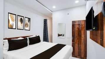 1 bedroom, desk, bed sheets