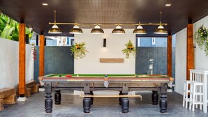 A pool table with a green felt surface, surrounded by a wooden frame and black legs. - For You Breeze Casa Private Pool Villa with 3 bedrooms, Near Cha-Am Beach (Khao Yai)