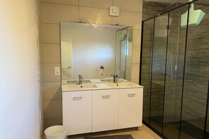 Shower, hair dryer - Magnificent Family villa near the Cèze River (Saint-Ambroix)