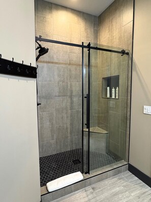 Shower, hair dryer, towels, soap - Cozy 1-bedroom Casita, quiet and serene, outside the city in North Scottsdale (Scottsdale)