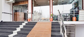 Deluxe Hotel O Ajmer CentralGrand Suman