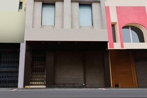 Exterior detail - Deluxe Super Hotel O Vivekanand Marg (Prayagraj)