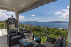 Property grounds - Beautiful modern 4 star apartment with sea view (Dramalj)