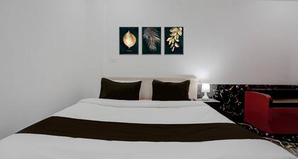 Deluxe Hotel O Bhagalpur Railway Station