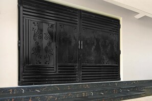 Exterior detail - Deluxe Hotel O Bhagalpur Railway Station (Bhagalpur)