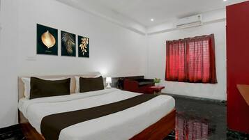 1 bedroom, desk, bed sheets